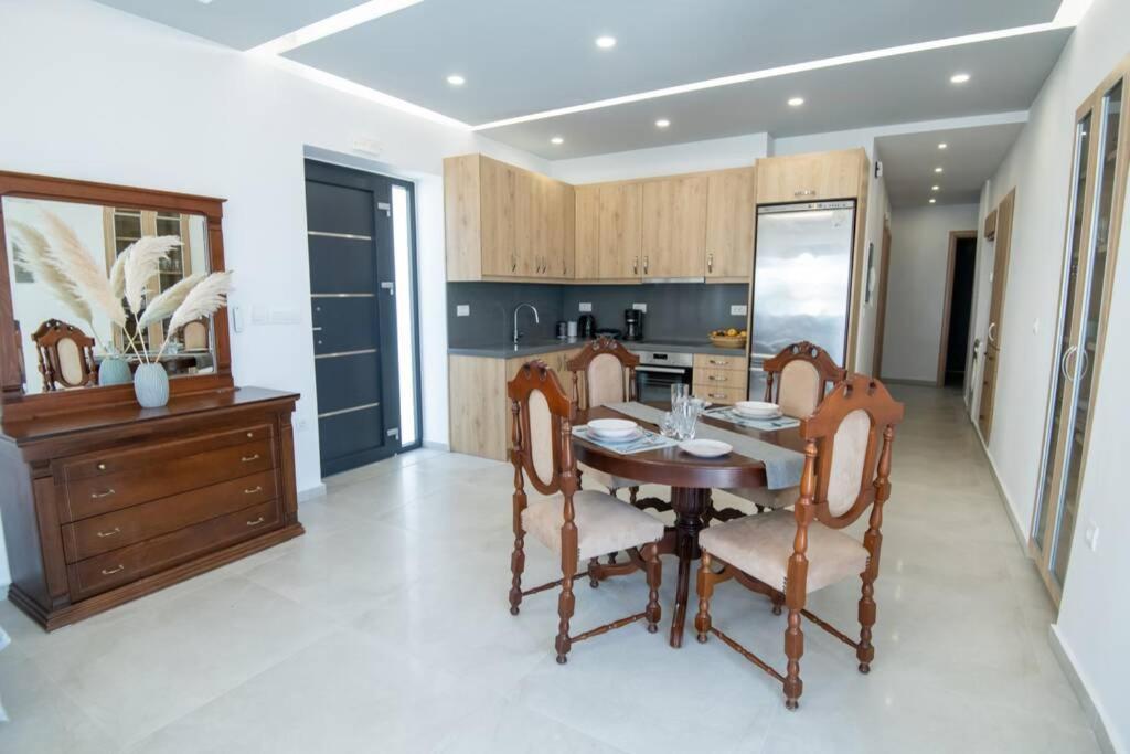 George'S Apartment 罗希姆诺 外观 照片