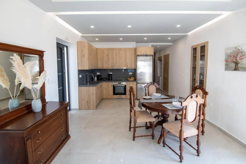 George'S Apartment 罗希姆诺 外观 照片